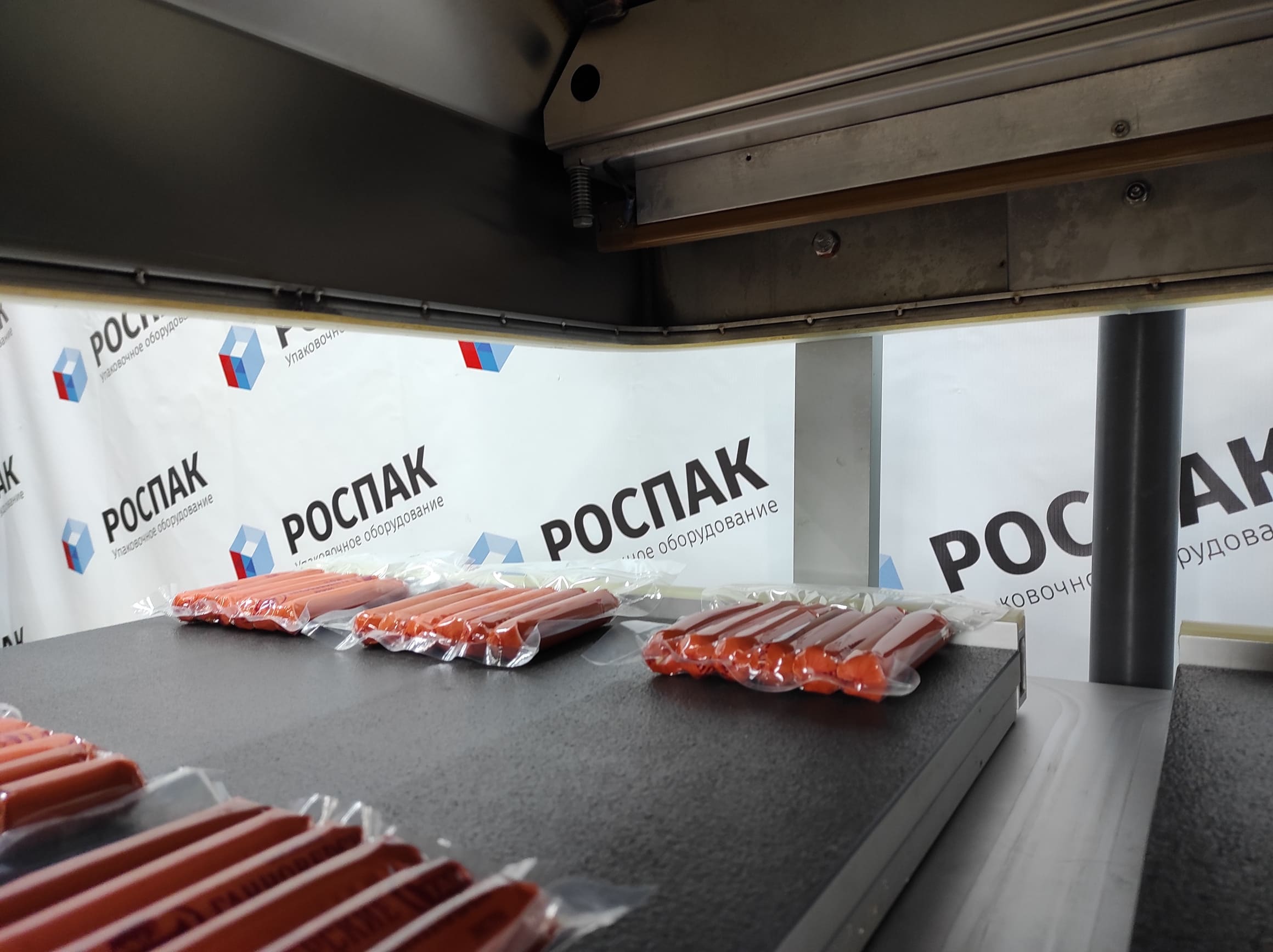 Упаковка сосисок в вакуум: сохранение свежести и герметичности продукта