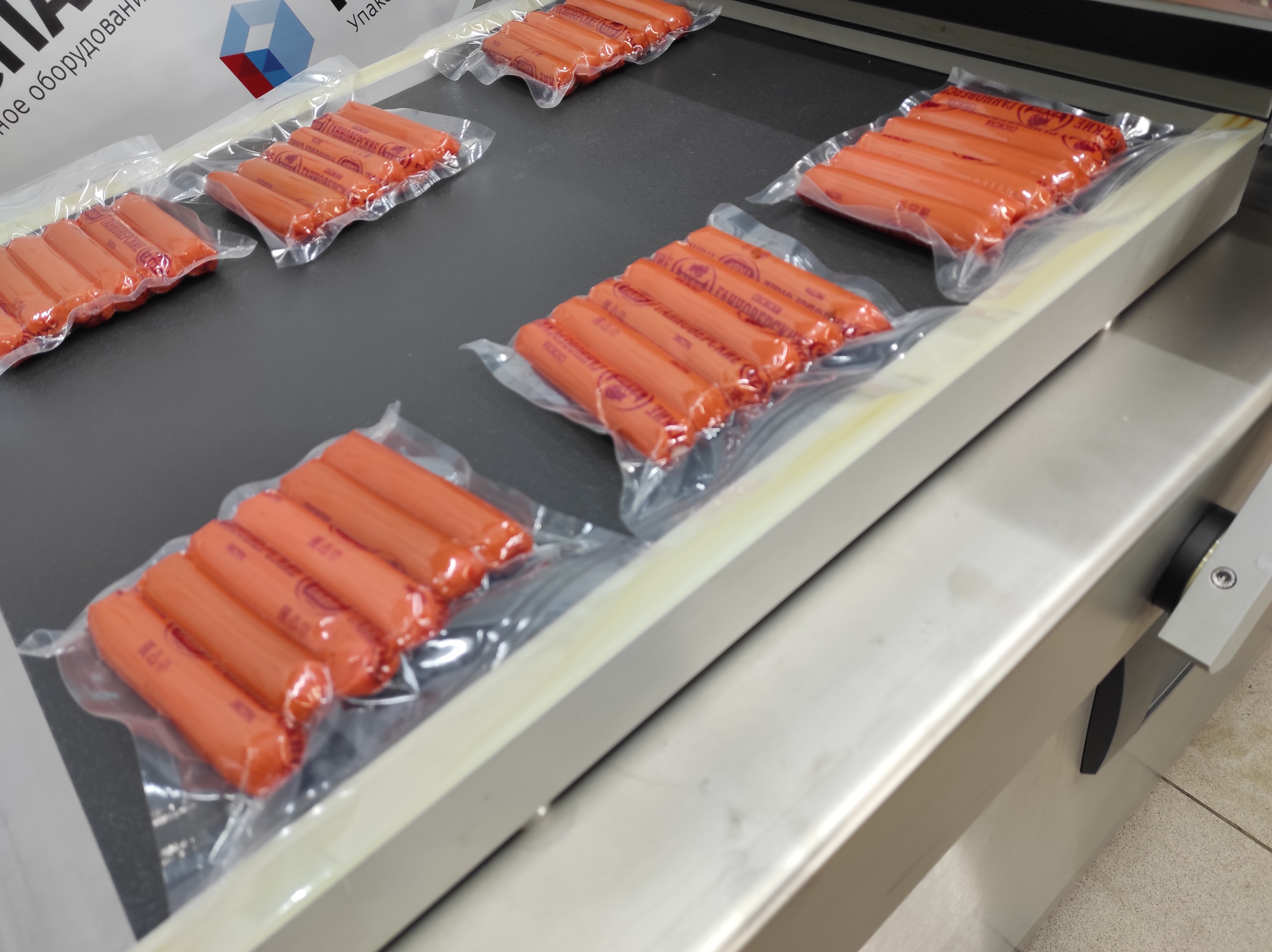 Упаковка сосисок в вакуум: сохранение свежести и герметичности продукта
